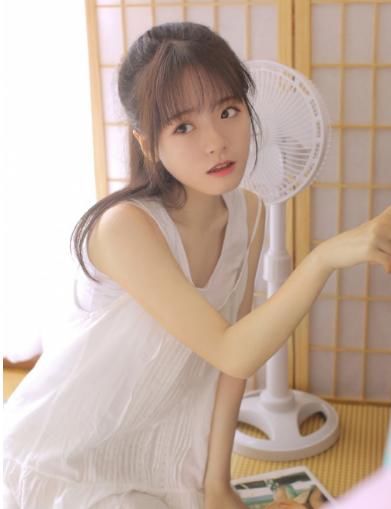 街拍:可爱小姐姐萝莉照,确实是好看极了