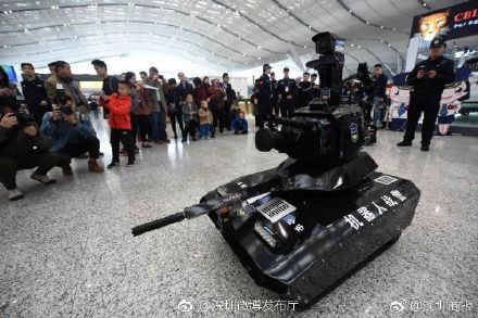 春运首日机器人战警亮相深圳北，高峰期乘高铁请提前2小时到站！