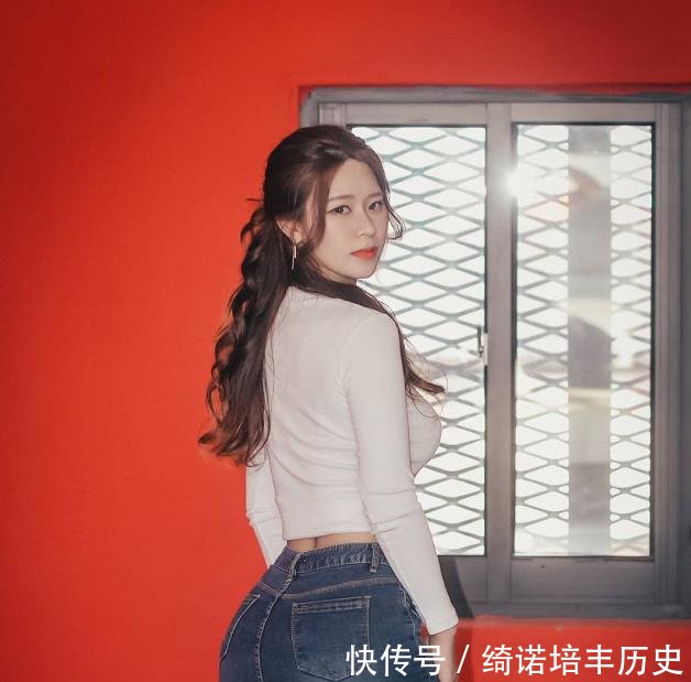  点缀■打底裤使得整体魅力提升，点缀青春的美好