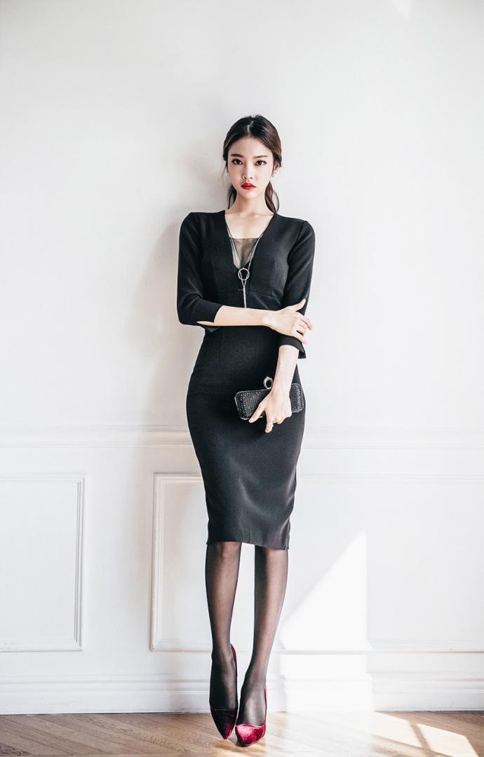 丝袜的选择, 黑色丝袜配包臀长裙的女人最养眼，性感美丽！