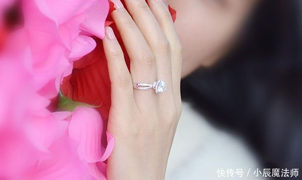  『着自己』婚戒怎么戴？结婚戒指戴哪只手才对呢？