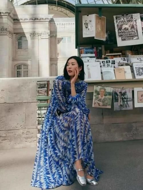  [舒适]“老爹鞋”失宠了！现在流行“奶奶鞋”，时髦舒适还耐穿不磨脚