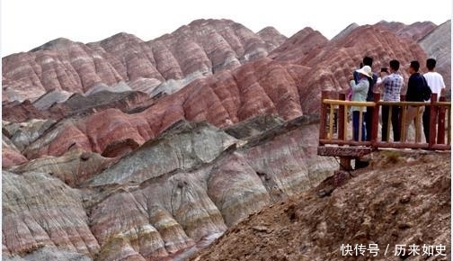 (甘肃张掖）五一小长假张掖七彩丹霞游客多