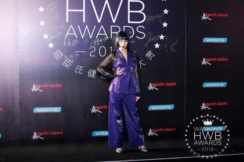 惊讶| 热Skr人的夏天，景甜居然用爽身粉当防晒?!