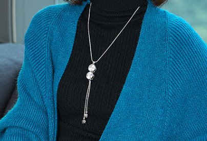 一米六以下女人,今秋不要穿风衣,多穿这种秋开衫,时髦显腿长