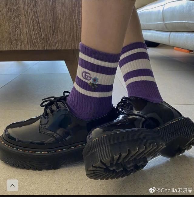  [时髦]没想到袜子也能穿得这么时髦！