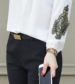 还穿连衣裙?太土了!50岁老婆上班，穿时髦套装+高跟，美绝了