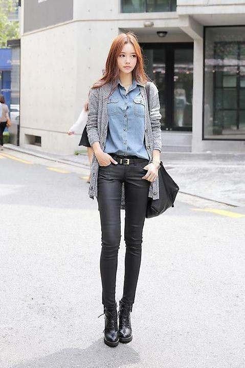 炎热的夏季，黑丝袜配小高跟不失为一个既美丽性感又清凉的装扮!