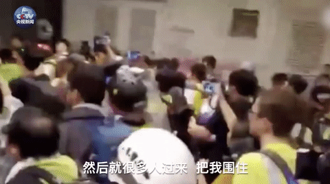 面对香港示威者包围骚扰，红衣男子说的这句话太提气！