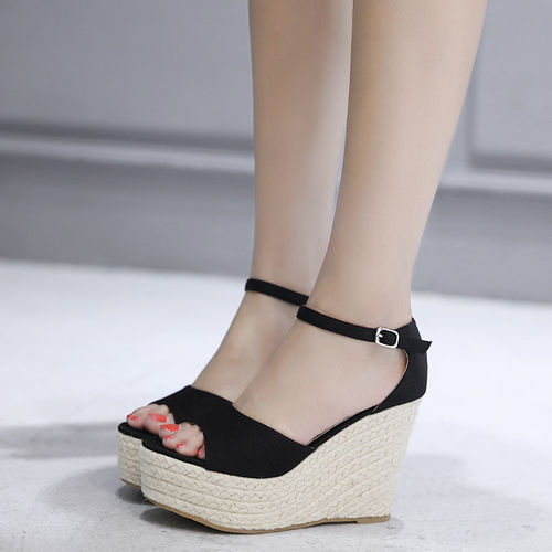 30-40岁女人穿高跟鞋崴脚?这几双坡跟鞋，走路轻松有女人味