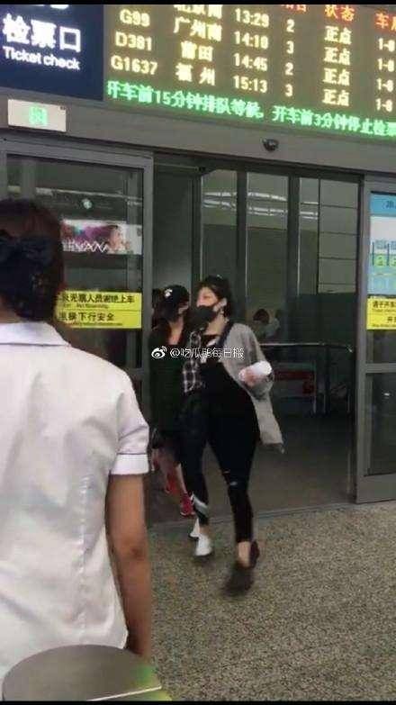 关晓彤鹿晗甜蜜出游! 分手? 那是无聊的人在瞎扯吧!