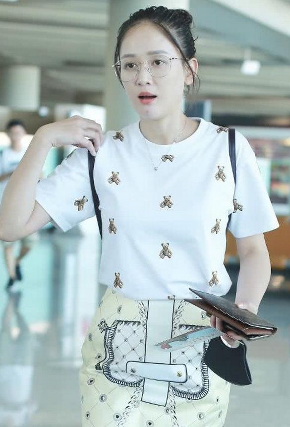 陈乔恩模仿赵丽颖梳丸子头，一个仙女，一个丑女!