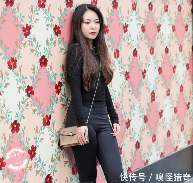 紧身打底裤：优雅成熟的打扮，彰显女人的魅力风情