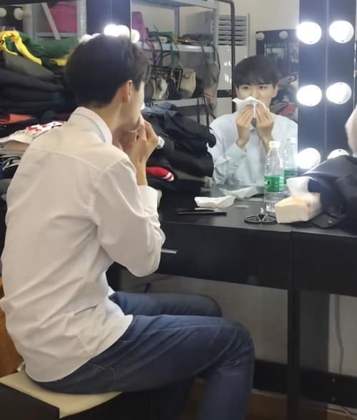  「女生」男生拍写真首次涂口红，事后行为让女生炸了，但看到脸大家又沉默