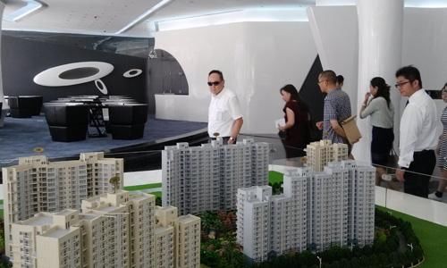 香港船王之子，享乐60多年身价上涨数十亿，自称女友过万