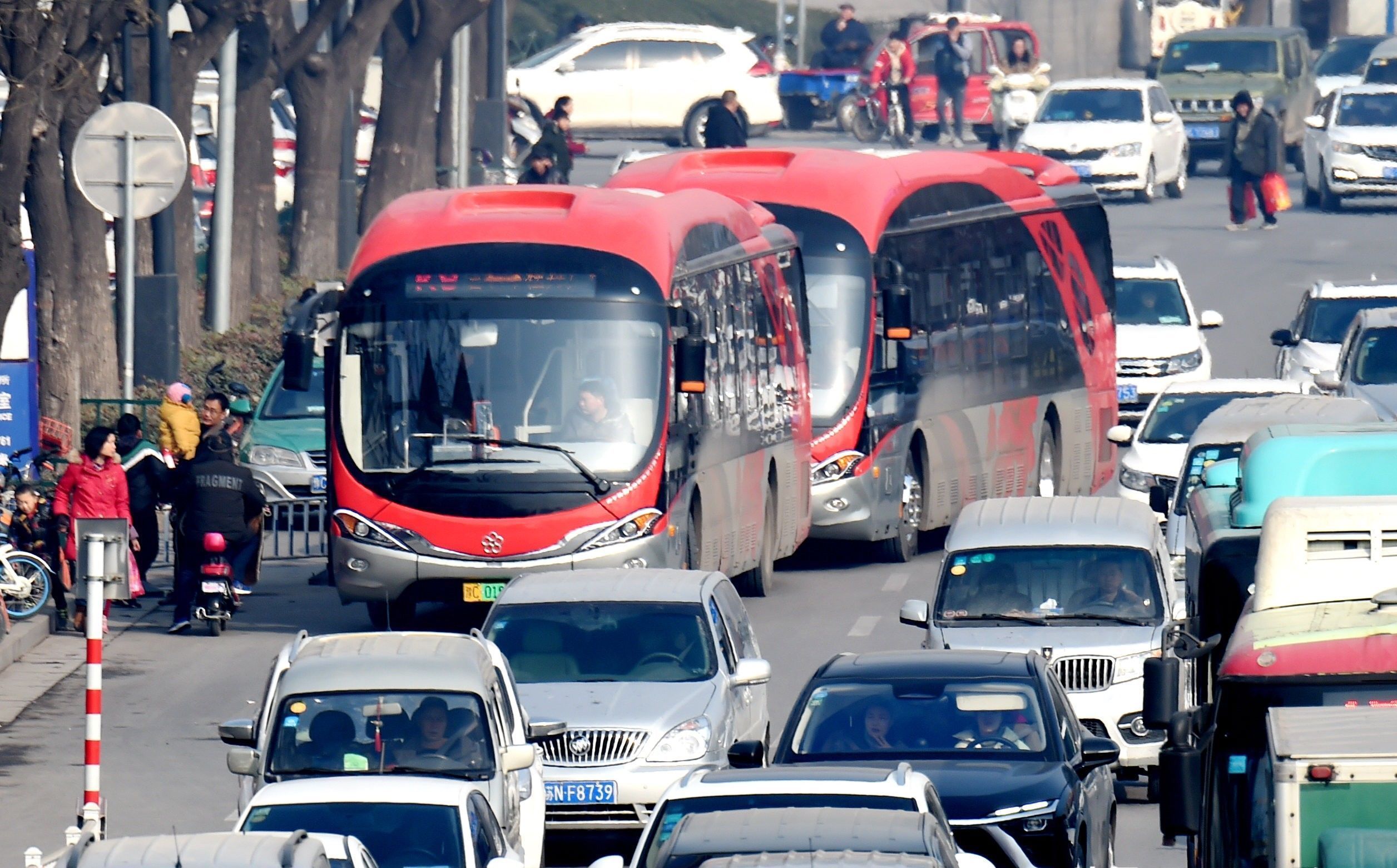 董明珠造的公交车在洛阳跑的越来越多 洛阳公交车开启纯电动模式