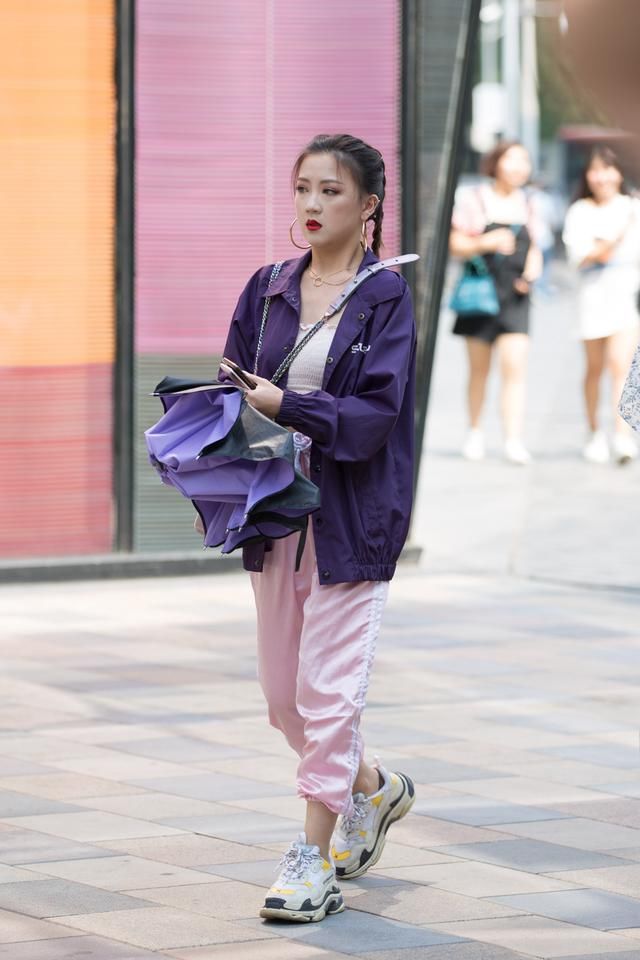 39度高温，热成狗都不脱的老爹鞋，初恋般的感觉~行走式街拍