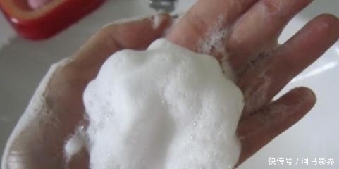  水油平衡■抿紧下巴后突起的“白疙瘩”，千万要注意，这是螨虫的真身吗