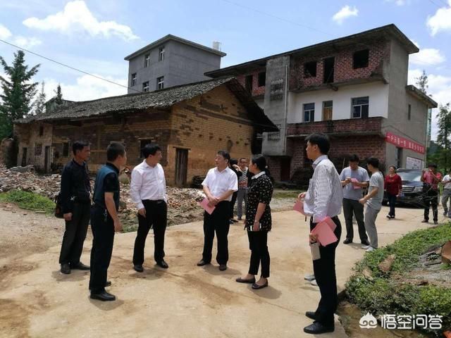  农村■宅基地自愿退出每亩补偿六万块钱，但房屋补偿另算，你还