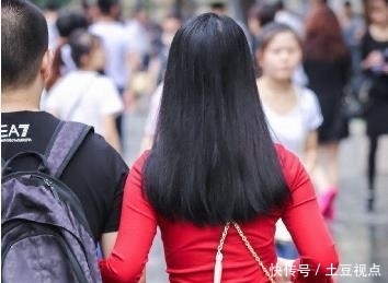 青春活力@秀出青春活力范,养眼又好看,街拍:貌美肤白的小姐姐