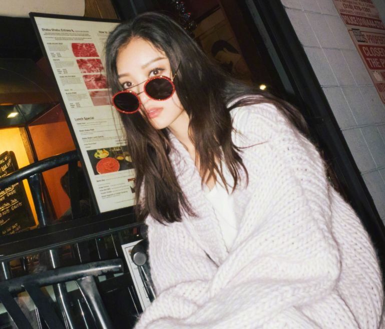 太子妃张天爱带着新发色杀回来了?