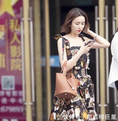 『 美女』散发十足女人味!,迷人靓丽的美女街拍:身材高挑有型的美女