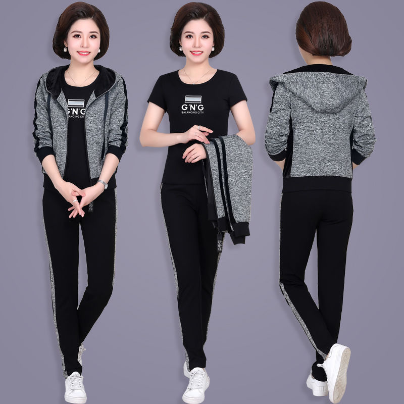今年流行的运动套装，穿上年轻15岁，上身减龄洋气美极了