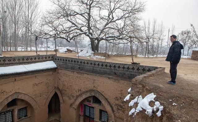  [住在地坑院]雪中实拍中国保存最完好的地下古穴居群，年久超百