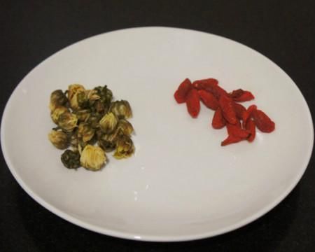 中医的清肠土方子，早晚空腹一杯，我试3天排出4斤便秘也好了