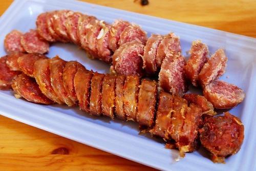 如何用电饭煲蒸腊肠 t019e8f52f006d83448.jpg