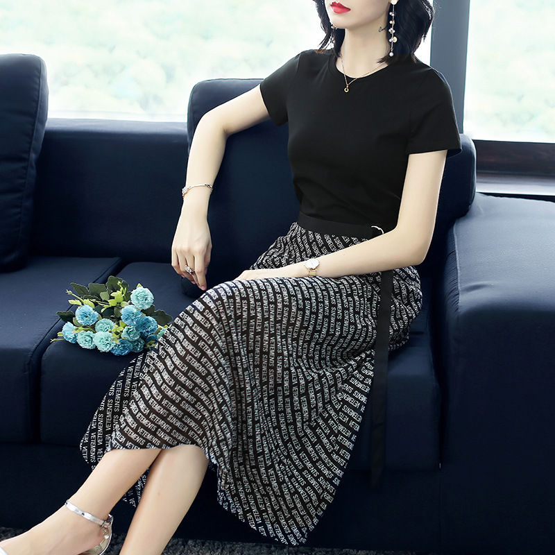 我确实是70后，但从来没人叫大妈，常穿高雅裙搭凉鞋，洋气减龄