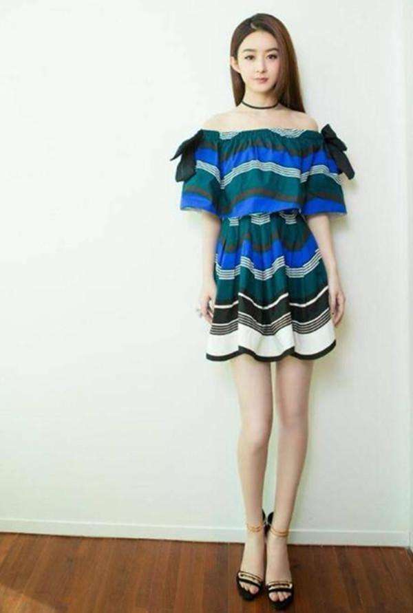 林心如和赵丽颖撞衫1.6万连衣裙, 小12岁的颖宝差距咋这么大