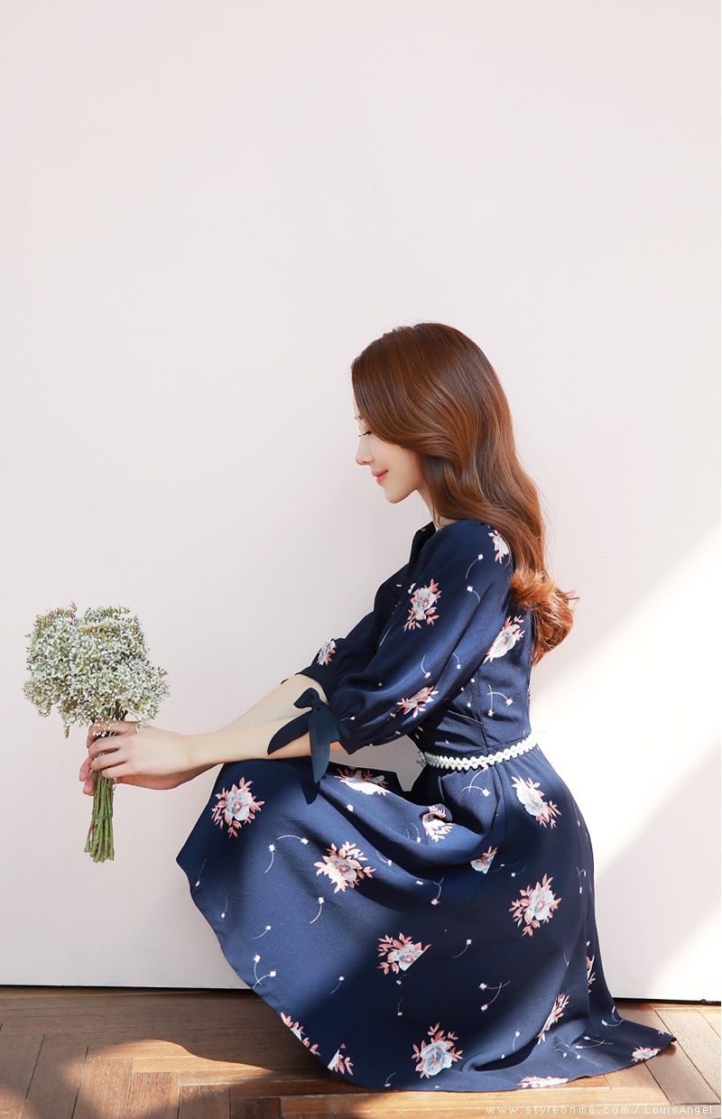 优雅迷人气质美女，长腿高跟鞋！