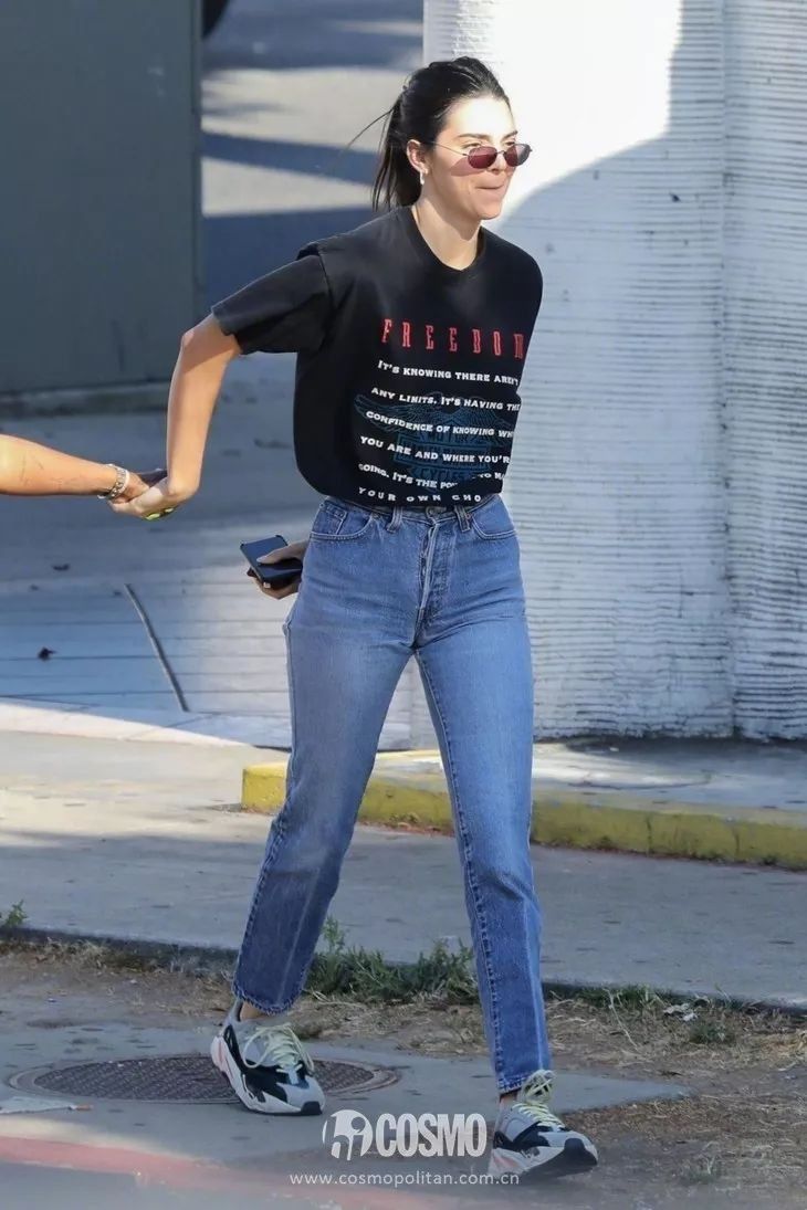 千万别学刘雯穿排扣连衣裙!