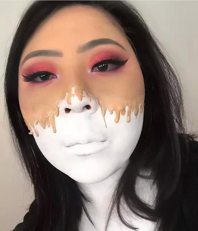 女子满脸胎记从小遭“歧视”,苦练化妆术后,先成知名“网红”!