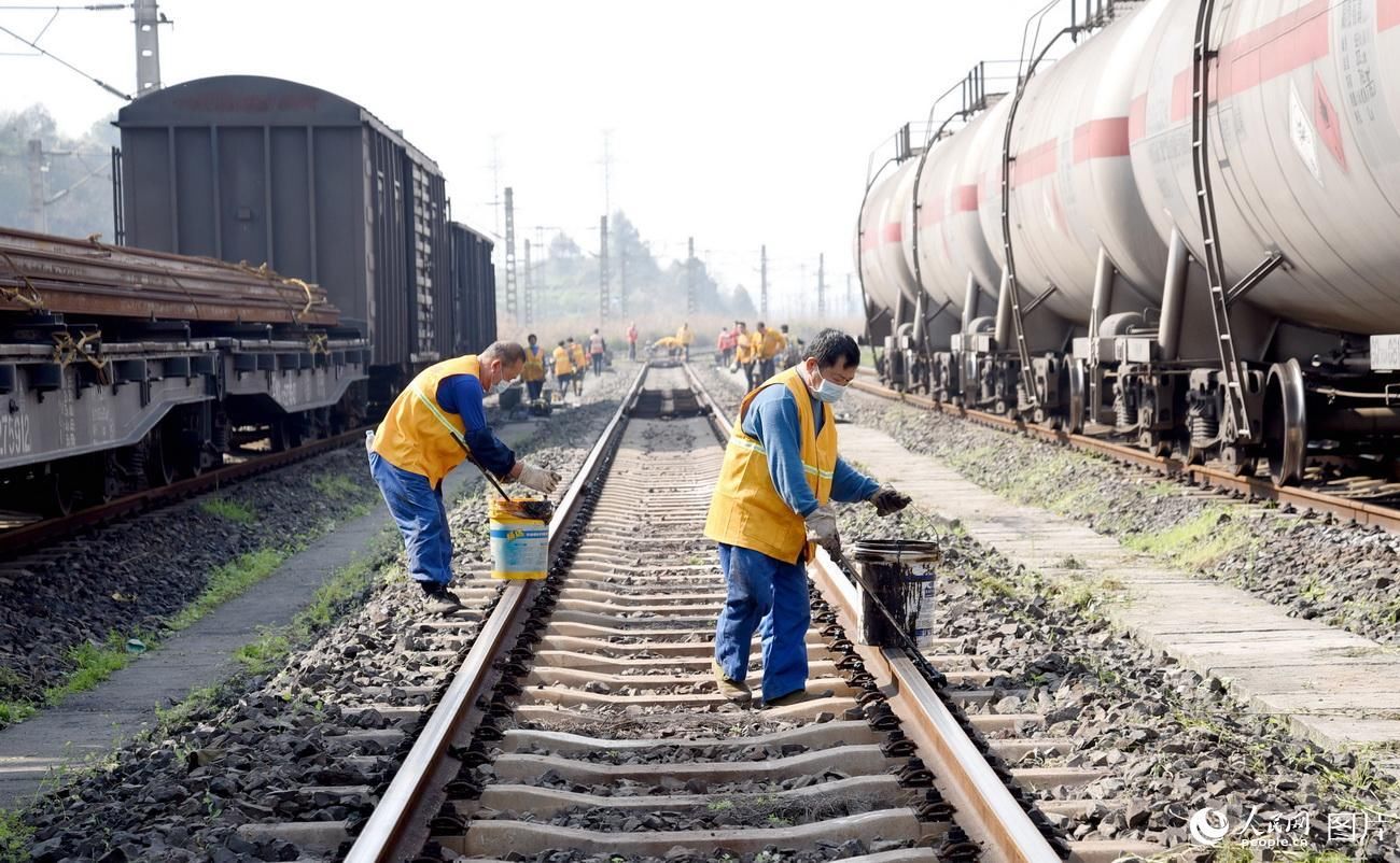  铁路线路：中欧班列的护航者