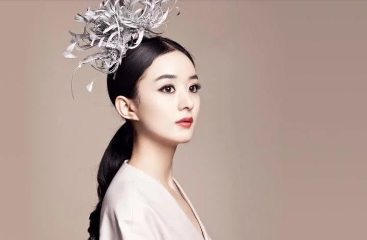 网友再次偶遇冯绍峰赵丽颖小腹凸起，想破传言却躲闪，不如大胆承