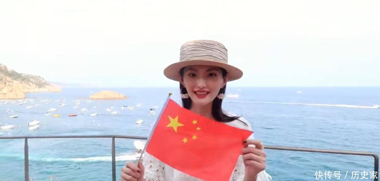 带着国旗去旅行，C位，都给五星红旗！