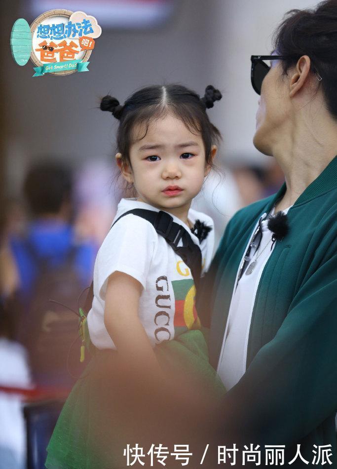 3岁就会穿搭还迷恋口红，戚薇女儿比妈妈还臭美，长大可不得了
