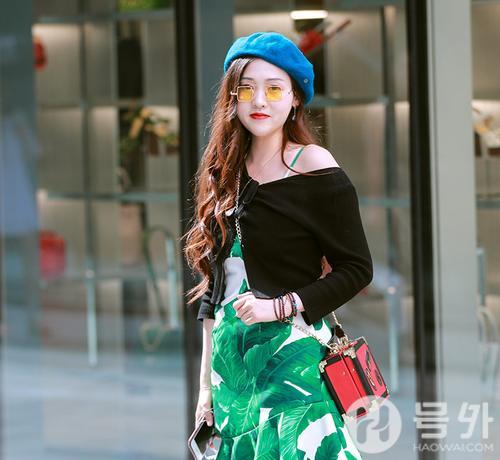 娇小的小姐姐，身材比例却出乎意料的棒，小蛮腰大长腿统统拥有！