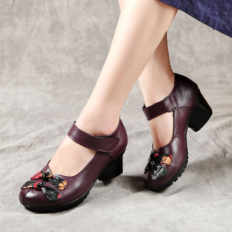 70出门少穿平底鞋，瞧瞧下面这些粗跟皮鞋，款款洋气有女人味