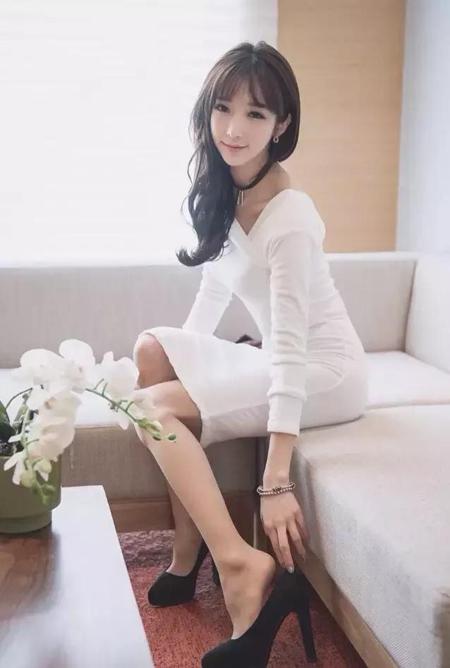 丝袜,一定要搭配高跟鞋吗?