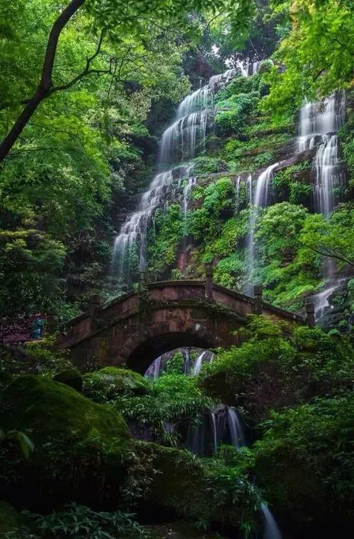四川这个城市被誉为烟火人间三千年,平原沃野千里,自古富足丰饶