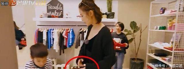 黄圣依的包到底有多贵才被打马赛克然而霍思燕才是真的隐形炫包