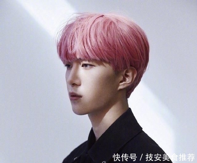 「发廊」黄明昊李振宁撞发色!到底是时尚潮男还是发廊洗剪吹?很明显