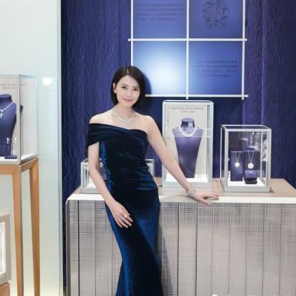 高圆圆只不过剪了个短发，就女神气质全无，网友：终于相信你39了