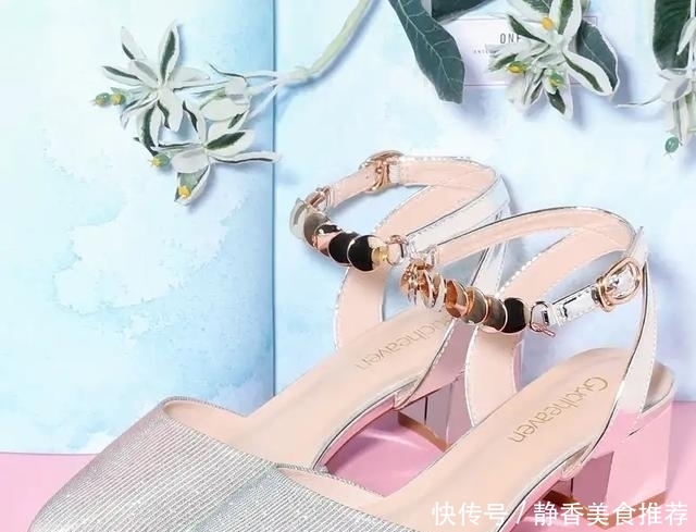  为选@你还在为选什么鞋子而烦恼吗？快跟紧我的脚步吧