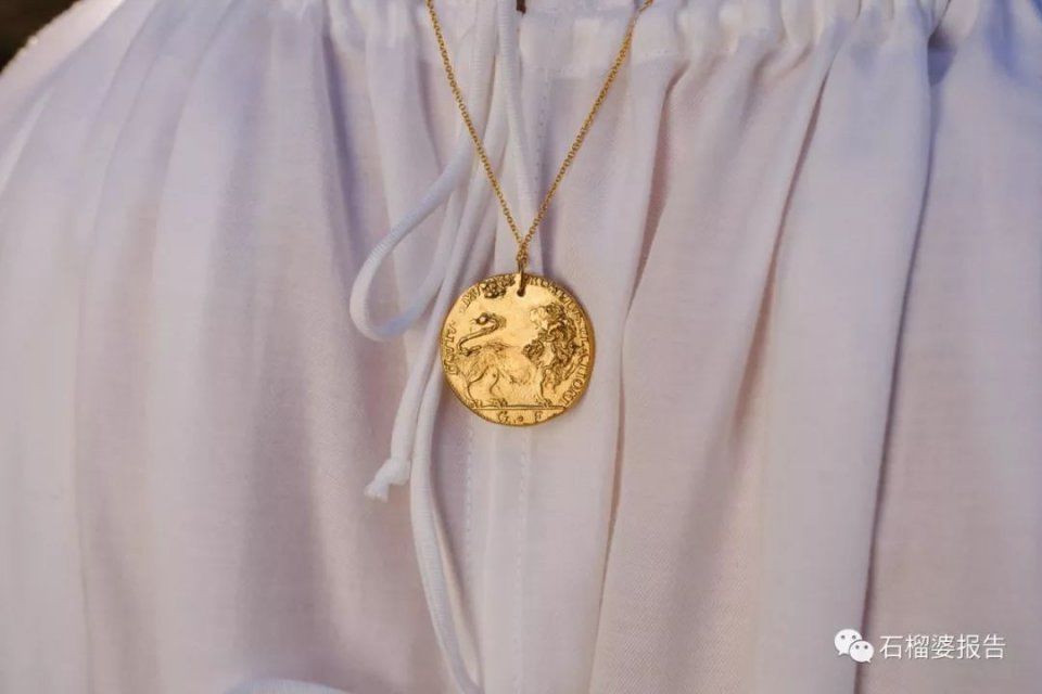 今年最红的一条复古项链，据说可以让人充满勇气