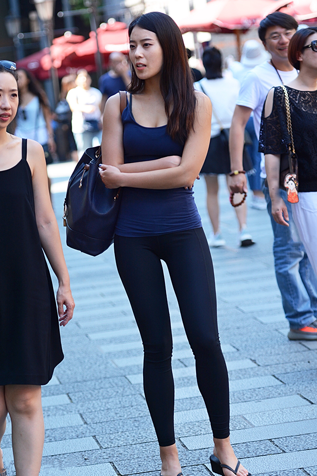 紧身打底裤:分分钟打造属于你的性感曲线,凹凸分明的美女真好看