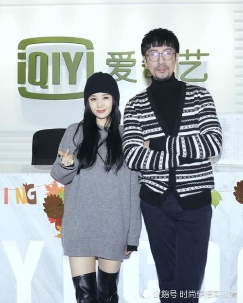  针织@这是古灵精怪的“曲筱绡”吗？黑色长发搭配针织帽，校园女神既视感！